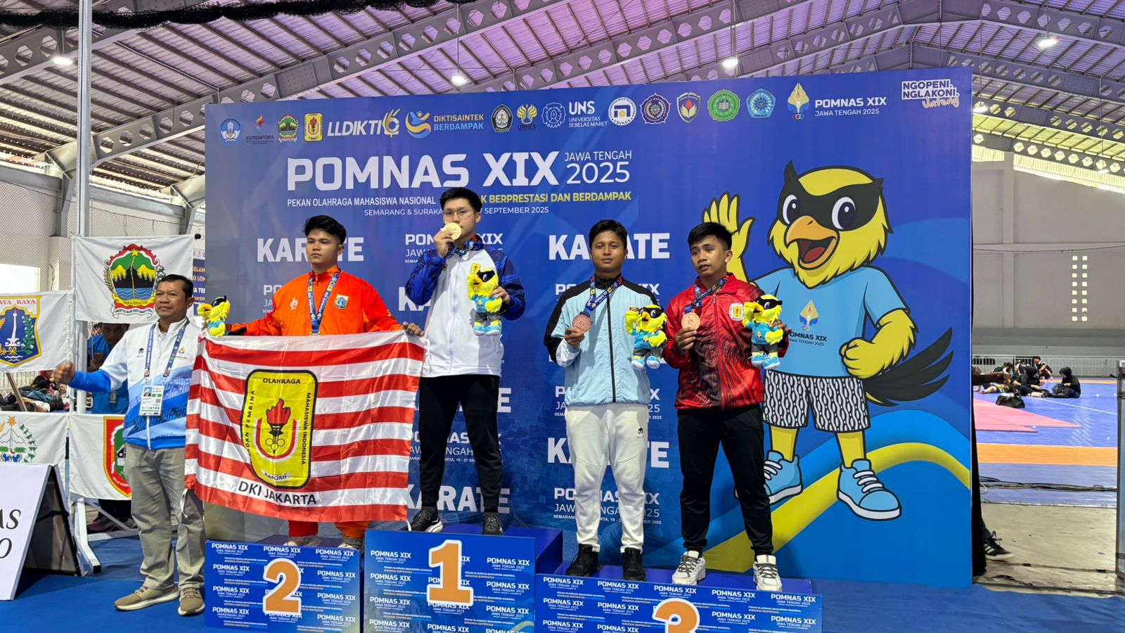 Gambar untuk Juara 3 Lomba karate Pomnas